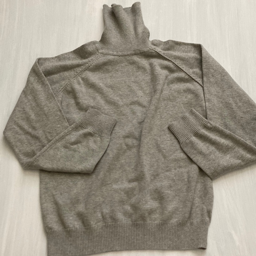 Gray turtle neck top